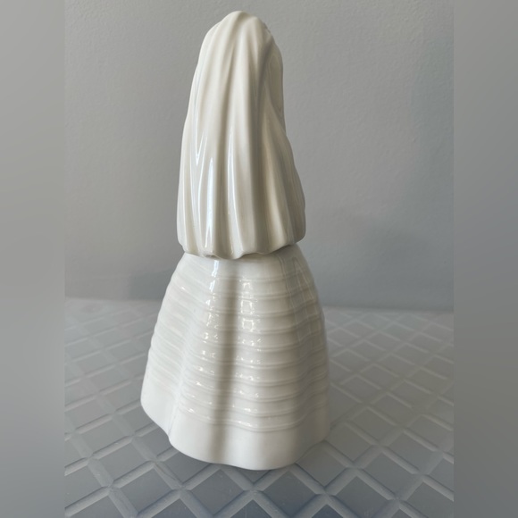 Nao by Lladro First Communion Girl #0236 - Picture 2 of 6